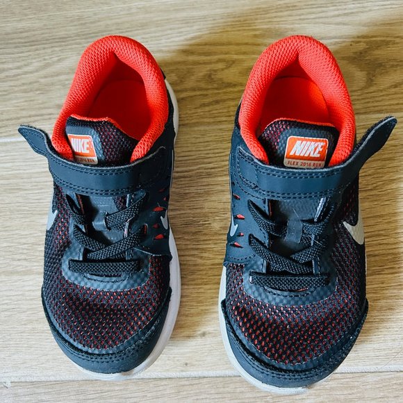 Boys Nike Sneakers flex run 2016 size 10C - Picture 1 of 4